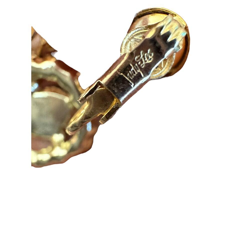 Judy Lee Vintage Cameo Clip on Earrings - Picture 6 of 6